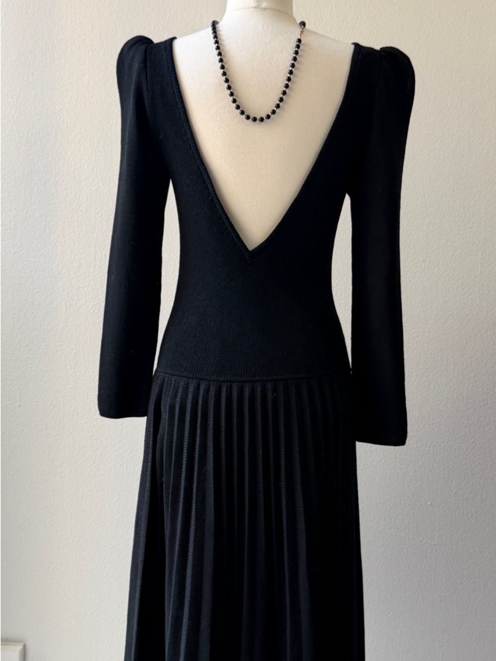 Vintage St John Elegant Black Pleated Maxi Dress - Picture 4 of 14